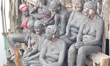 Le bain de boue (Gogotinkpon)